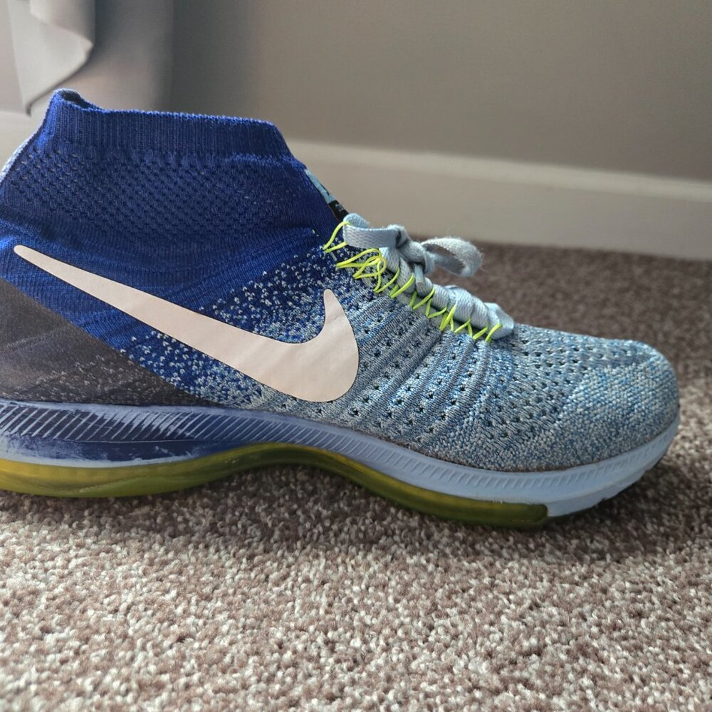 Nike - Picture 4 of 8